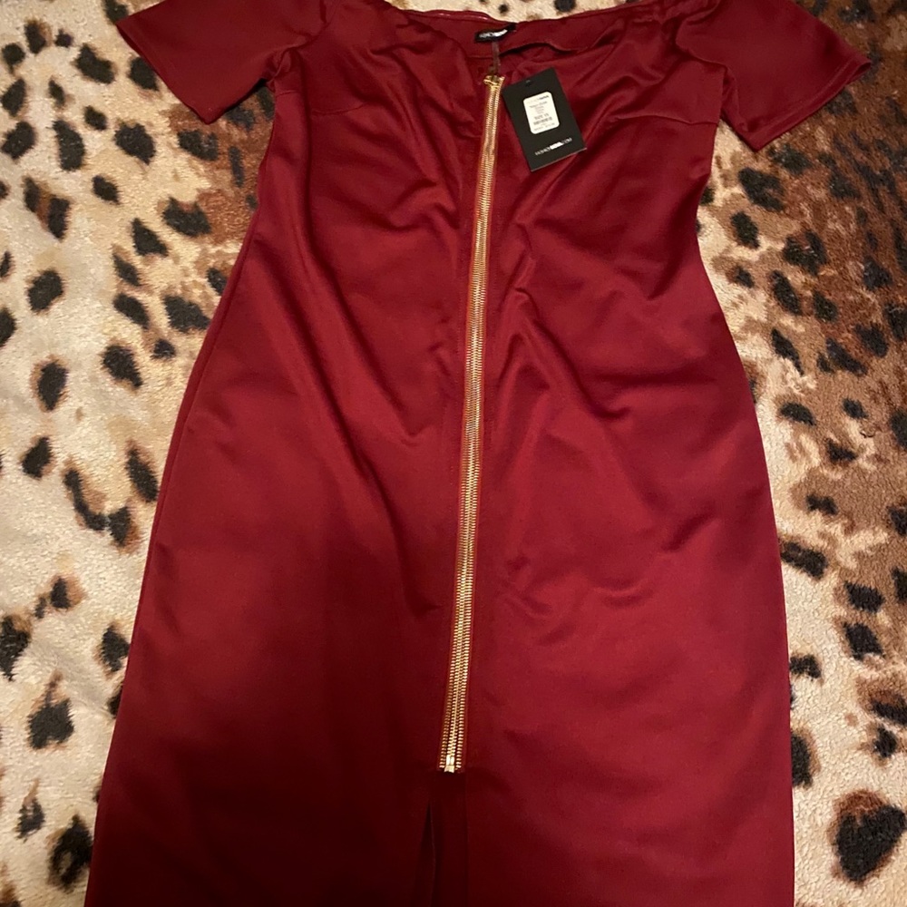 Fashion Nova 1XL Wine zipper dress.